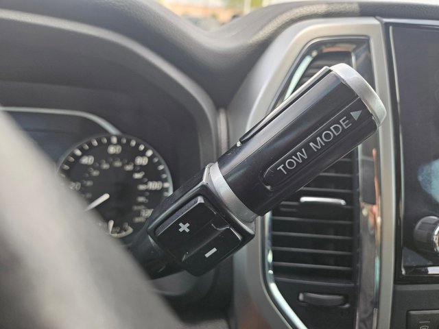 Used 2021 Nissan Titan SV w/ SV Convenience Package image 12