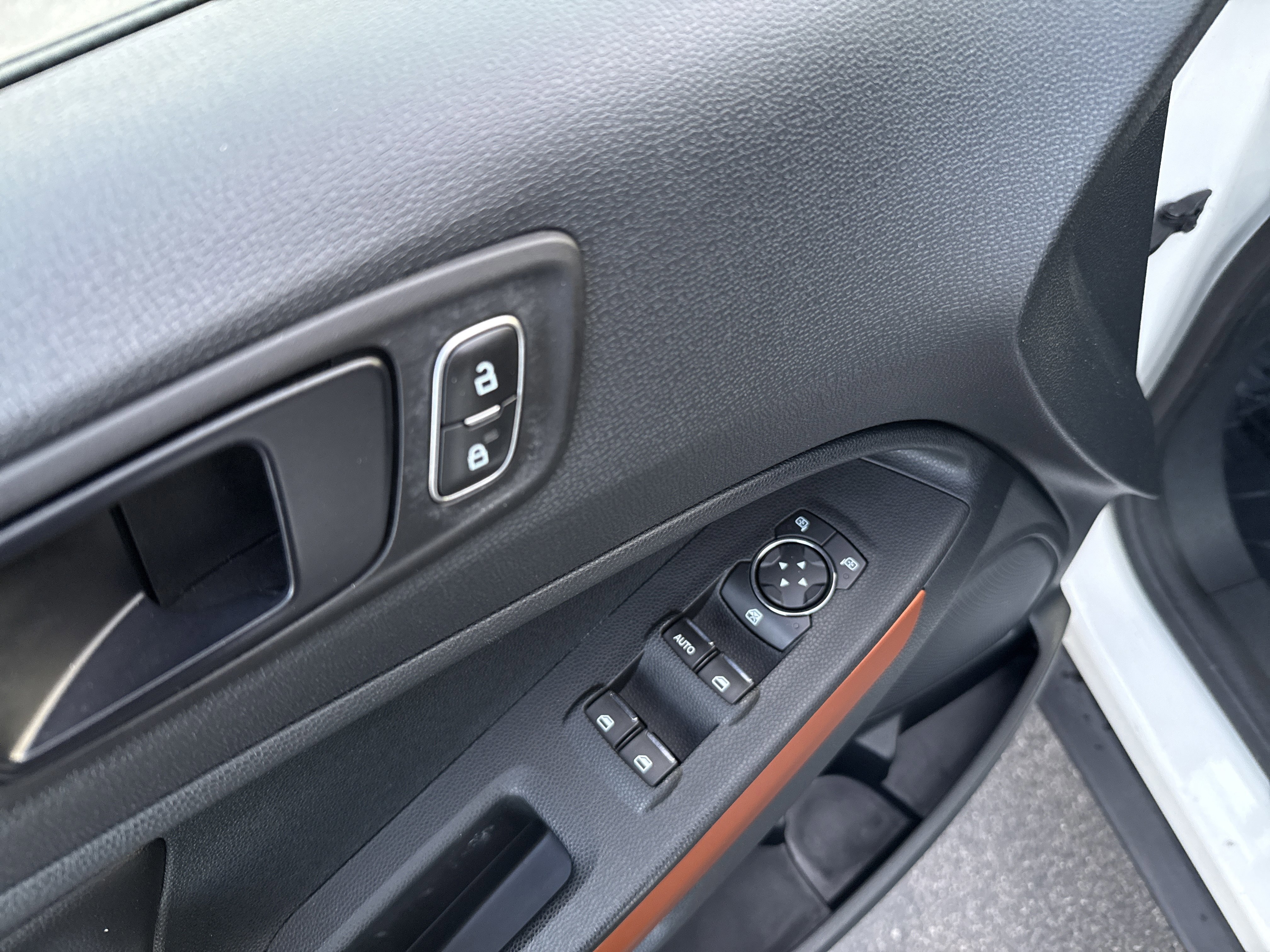 Certified 2018 Ford EcoSport SES image 14