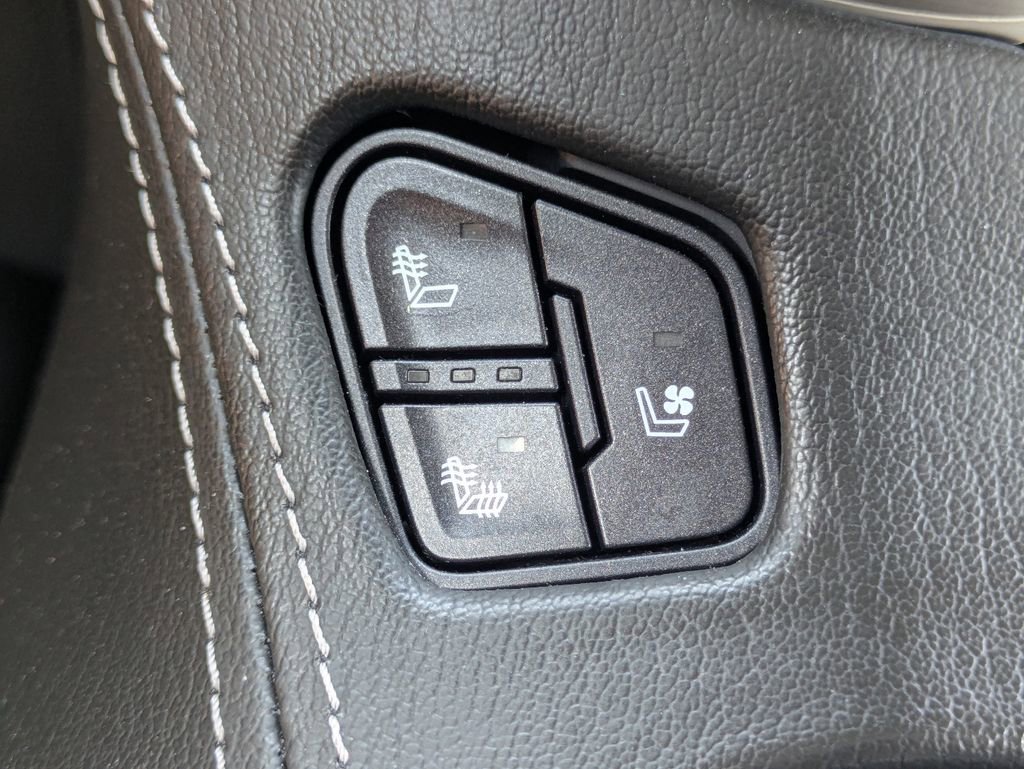 Used 2020 GMC Yukon Denali AWD/4WD image 24