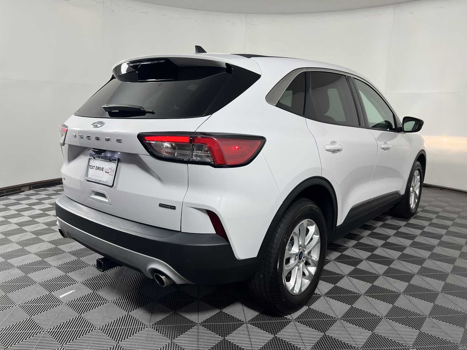 Certified 2022 Ford Escape SE w/ Cold Weather Package AWD/4WD image 11