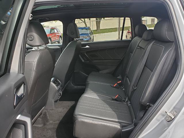 Used 2023 Volkswagen Tiguan SE R-Line AWD/4WD image 12