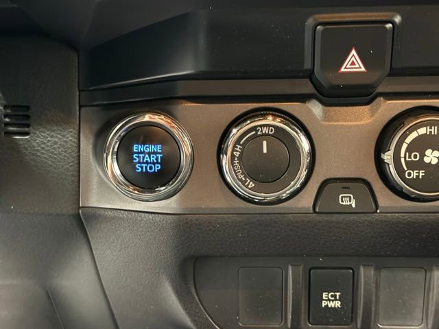 Used 2019 Toyota Tacoma TRD Sport AWD/4WD image 18