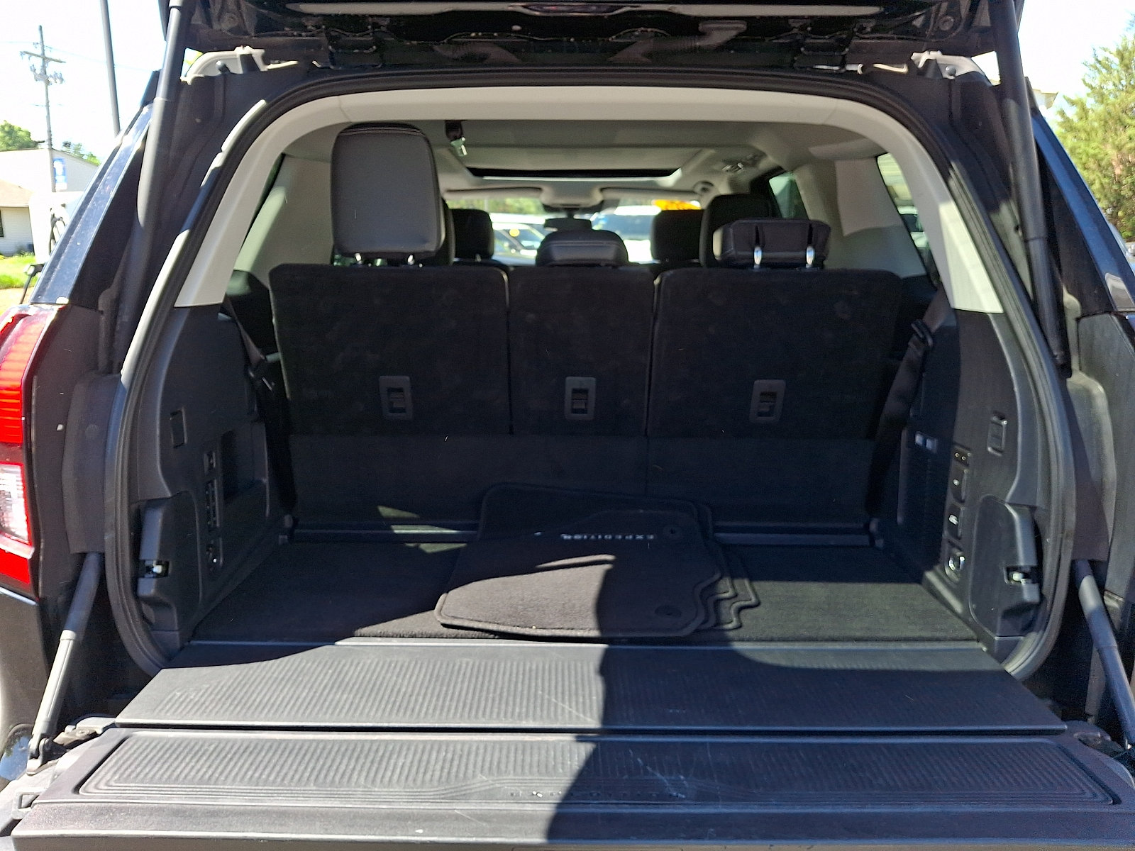 Certified 2025 Ford Expedition Platinum AWD/4WD image 30