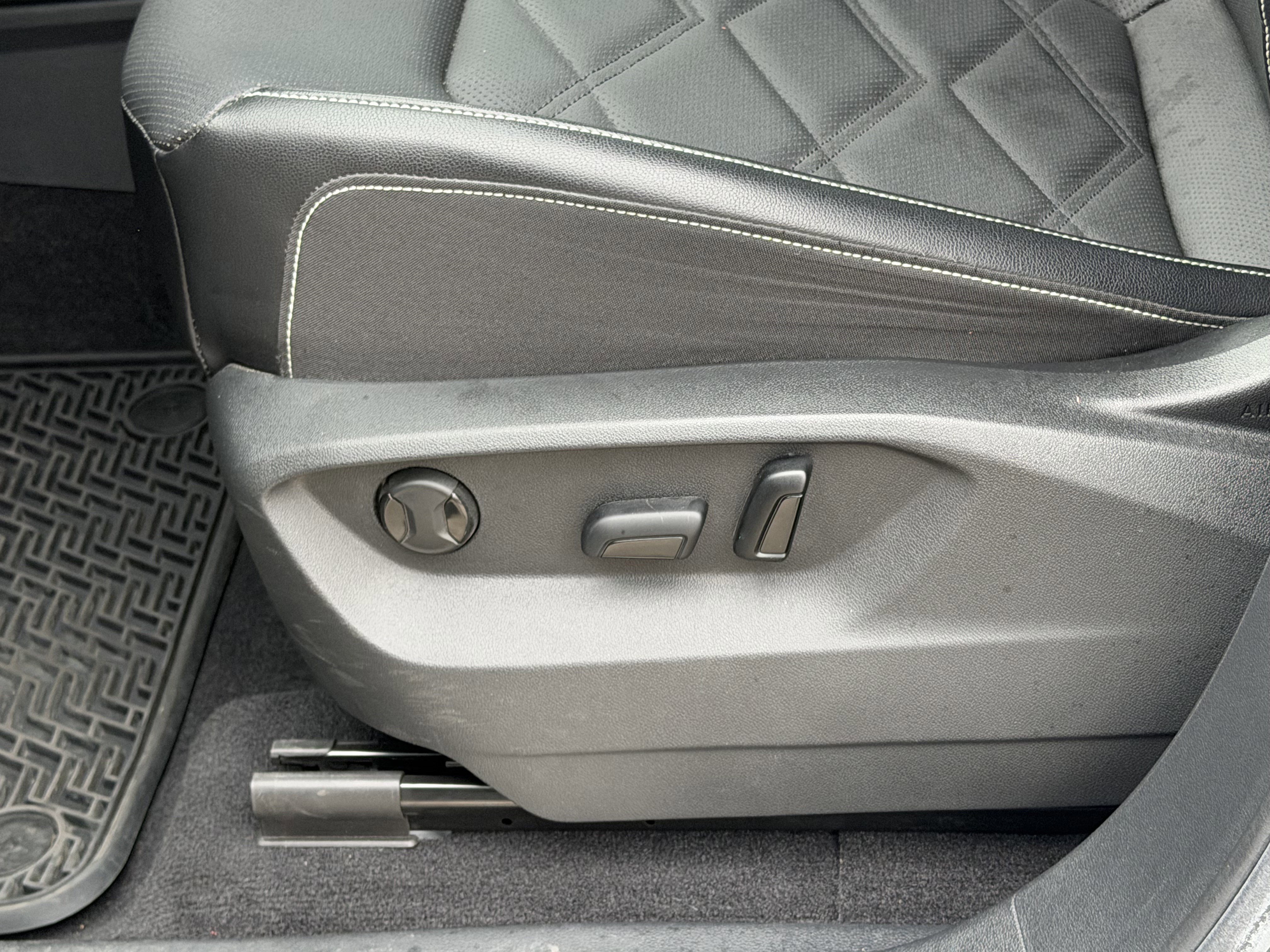 Used 2024 Volkswagen Atlas SE FWD image 17