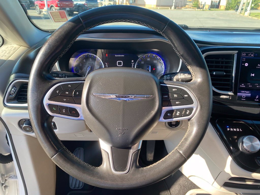 Used 2022 Chrysler Pacifica Touring-L FWD image 20