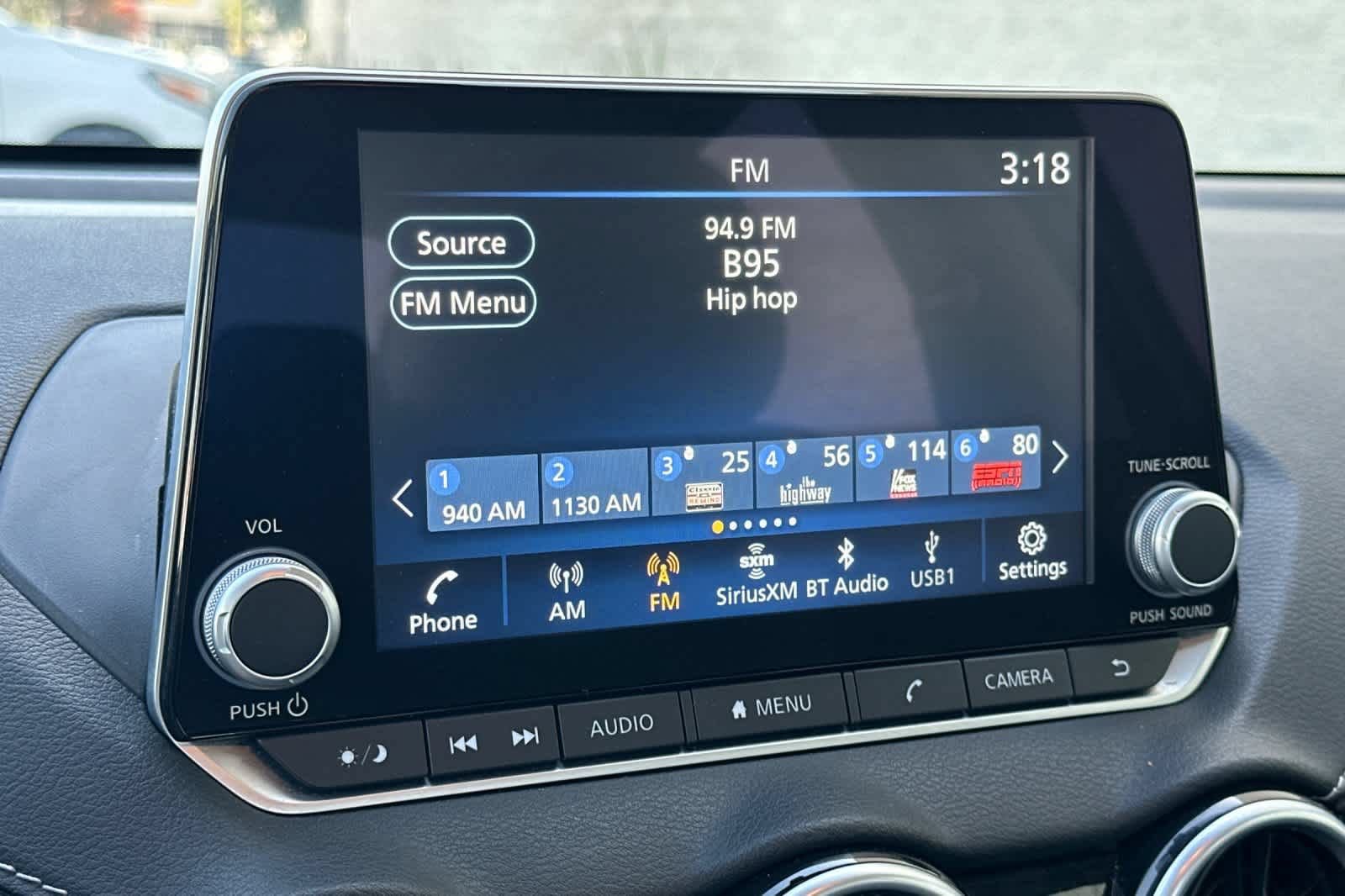 Used 2025 Nissan Sentra SV FWD image 18