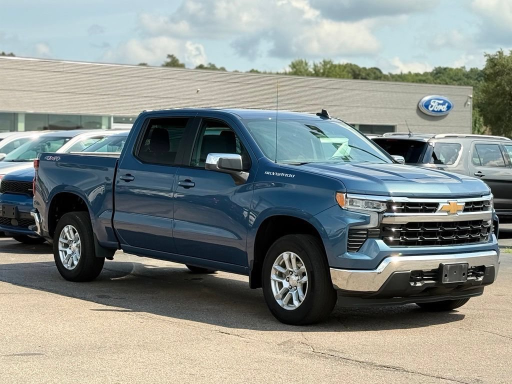 Used 2024 Chevrolet Silverado 1500 LT AWD/4WD image 24