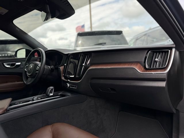 Used 2023 Volvo XC60 B5 Plus AWD/4WD image 22