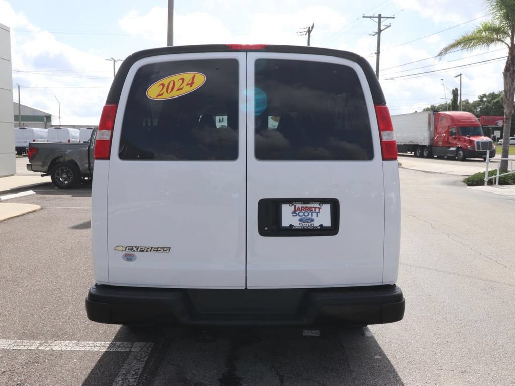 Used 2024 Chevrolet Express 3500 LS RWD image 16