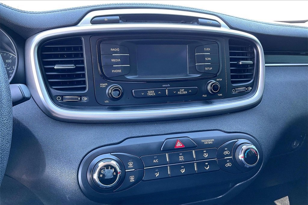 Used 2018 Kia Sorento LX image 26