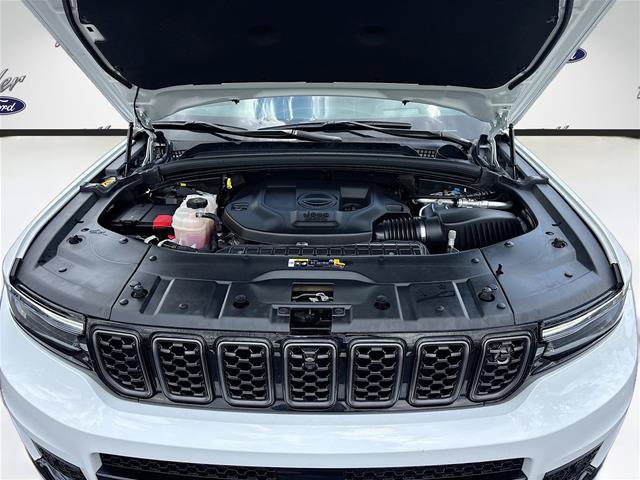 Used 2024 Jeep Grand Cherokee L Summit w/ Advanced Protech Group IV AWD/4WD image 34