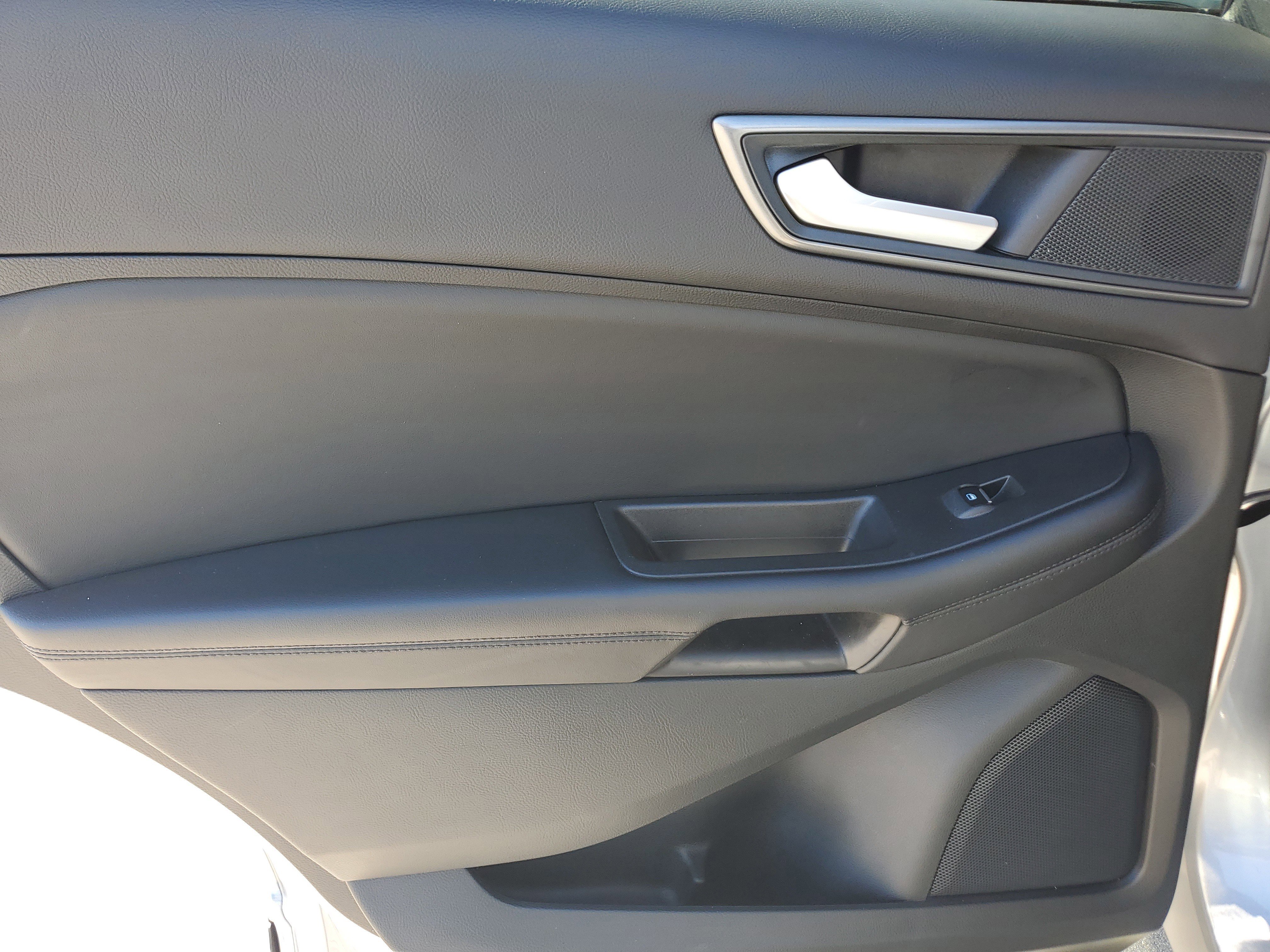 Certified 2024 Ford Edge SE w/ Black Appearance Package image 27