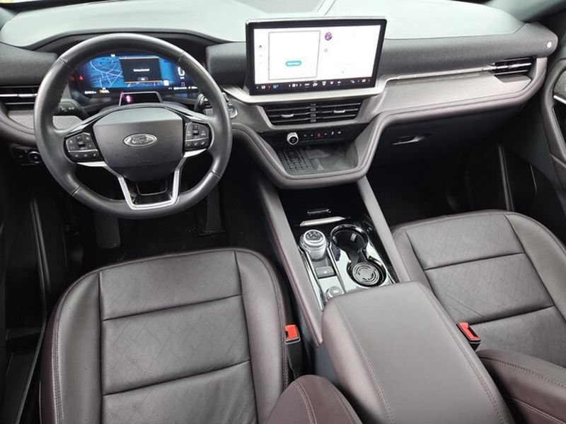Certified 2025 Ford Explorer Platinum RWD image 10