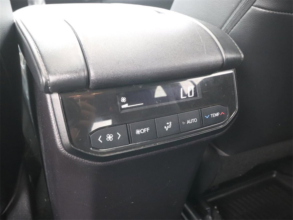 Used 2023 Toyota Highlander Limited image 15