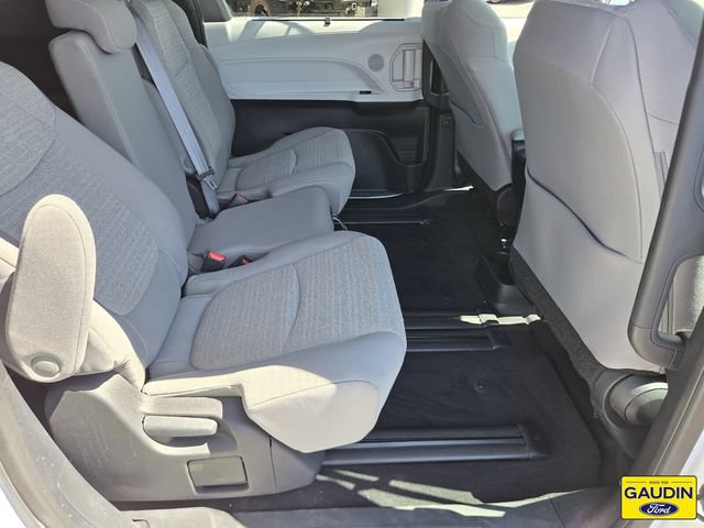 Used 2025 Toyota Sienna LE FWD image 14