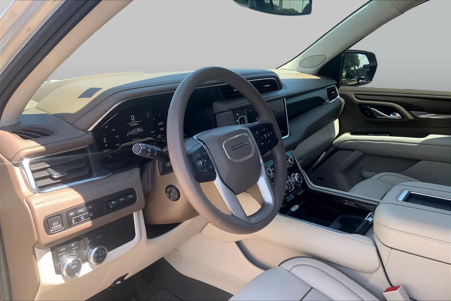 Used 2023 GMC Yukon XL Denali AWD/4WD image 18