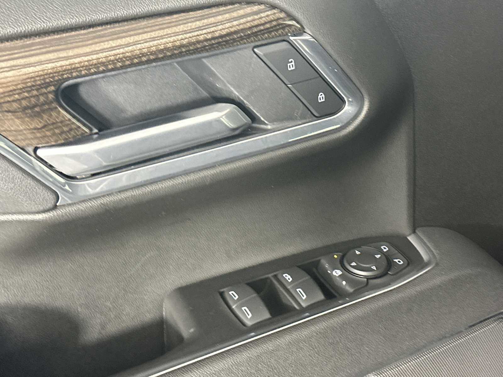 Used 2025 Chevrolet Silverado 1500 LT image 10
