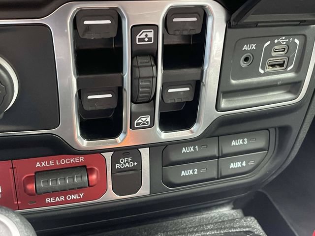 Used 2024 Jeep Gladiator Sport AWD/4WD image 14