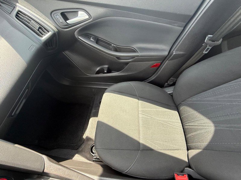 Certified 2018 Ford Focus SE FWD image 22