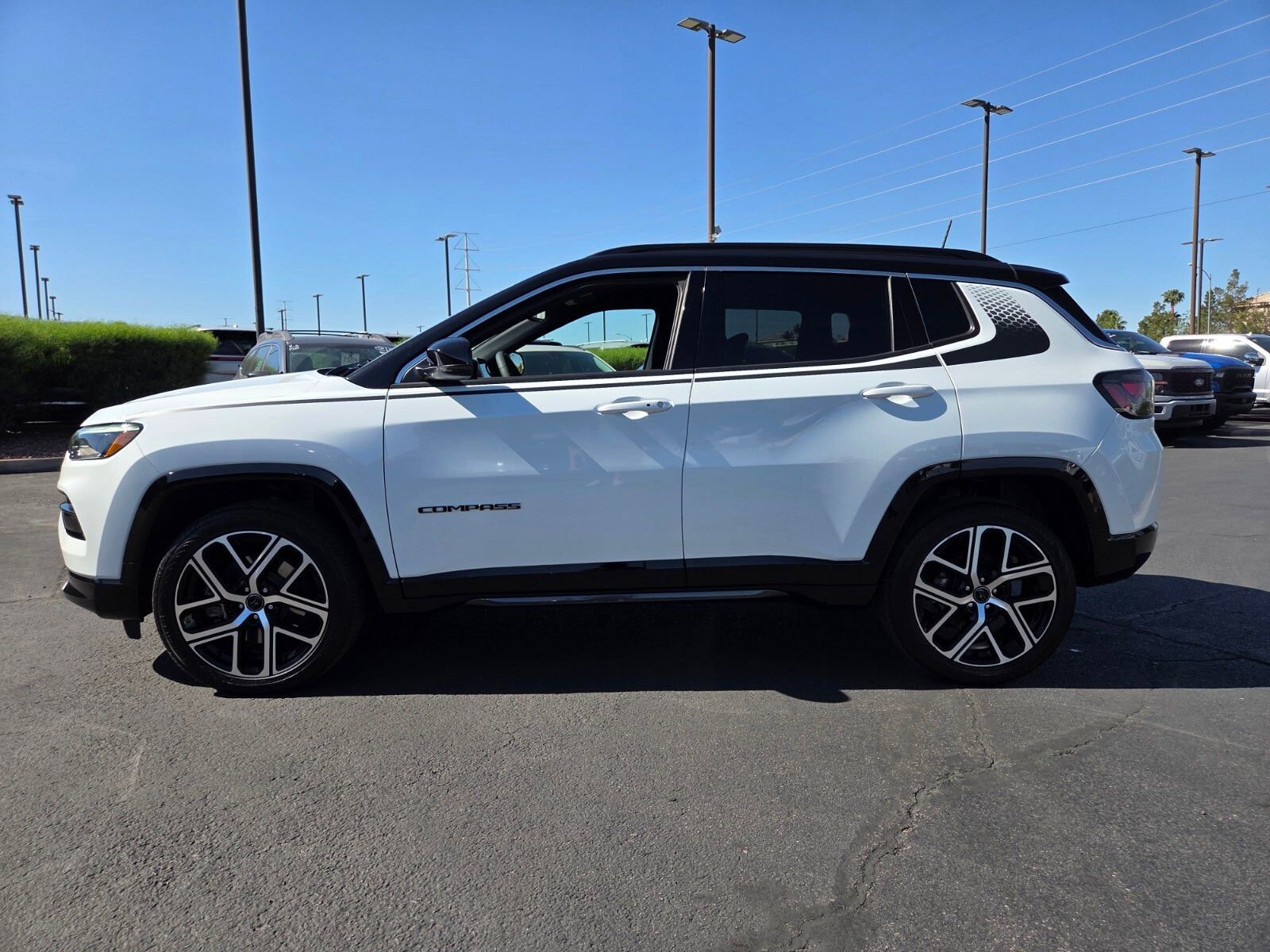 Used 2025 Jeep Compass Limited w/ Elite Group image 3