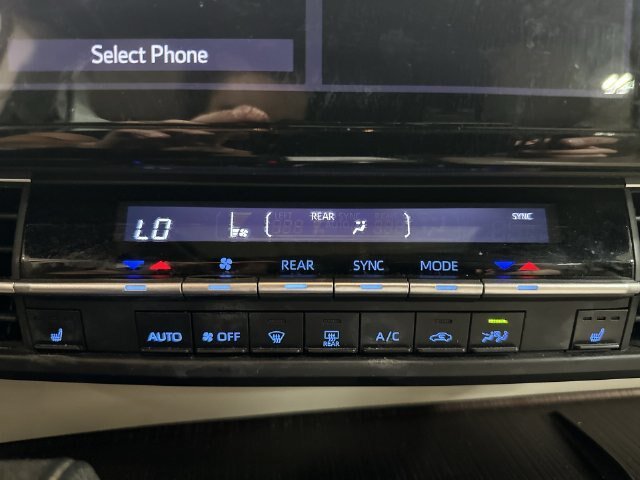 Used 2022 Toyota Sienna XLE FWD image 21