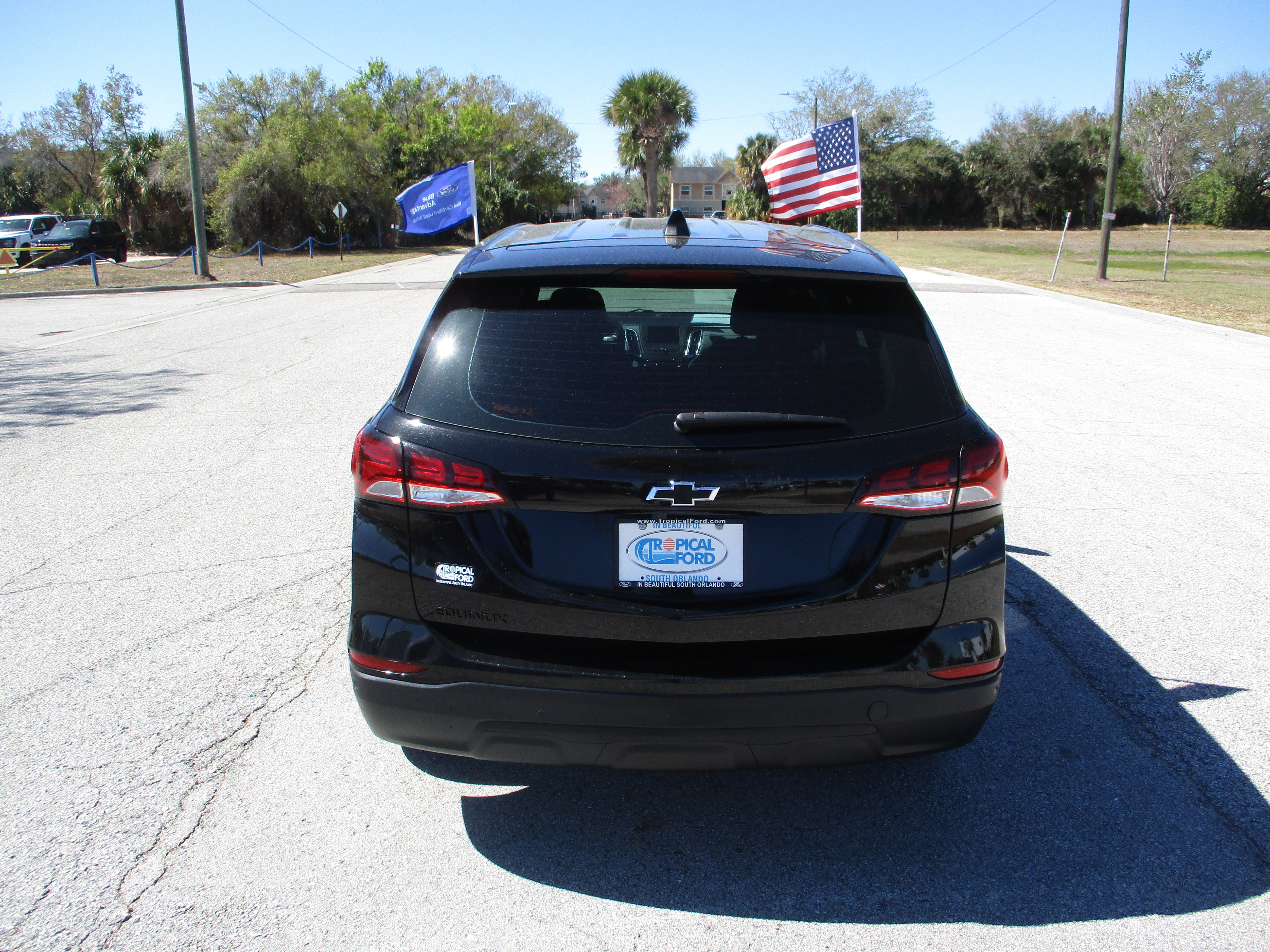 Used 2023 Chevrolet Equinox LS w/ Midnight Edition image 4