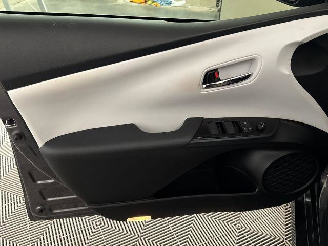 Used 2019 Toyota Prius image 14