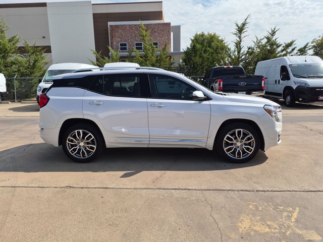 Used 2022 GMC Terrain Denali w/ Denali Premium Package AWD/4WD image 4