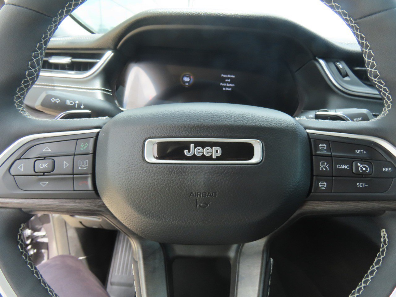 Used 2024 Jeep Grand Cherokee Limited AWD/4WD image 27