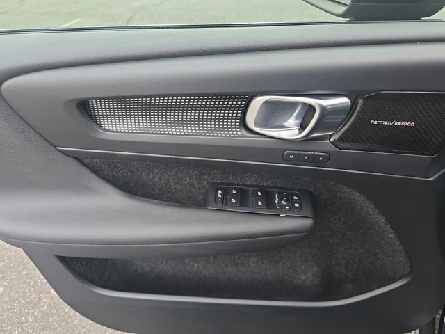 Used 2019 Volvo XC40 T5 R-Design image 14