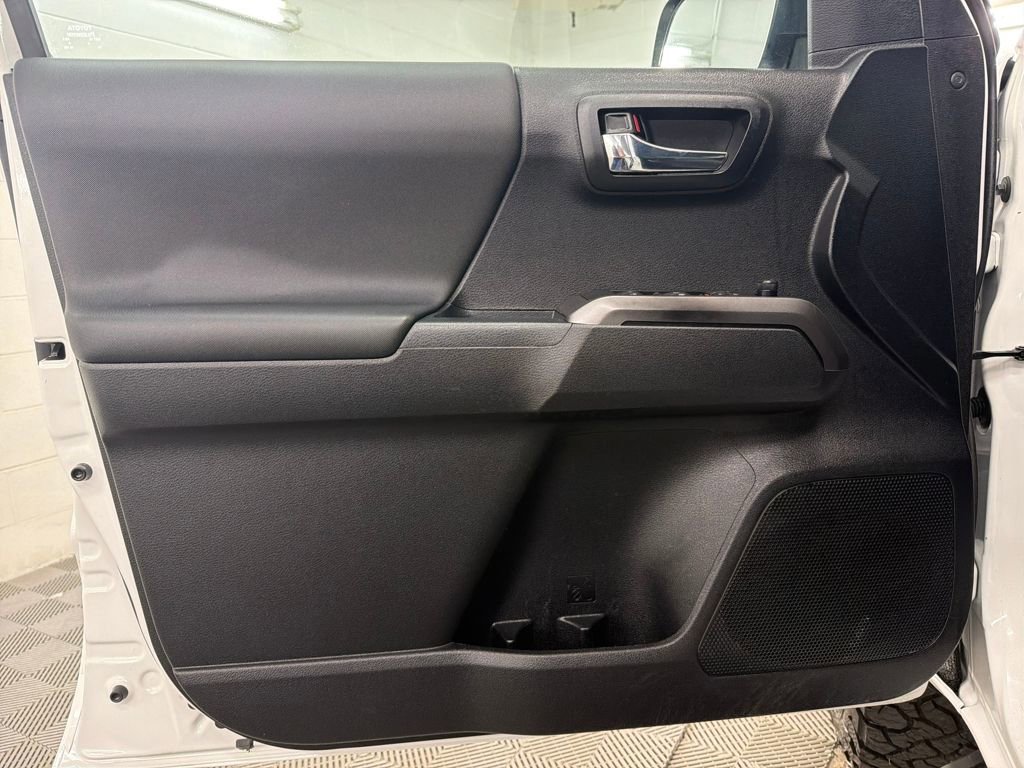 Used 2022 Toyota Tacoma TRD Off-Road w/ Technology Package image 16