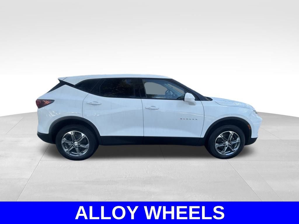 Used 2024 Chevrolet Blazer LT image 2