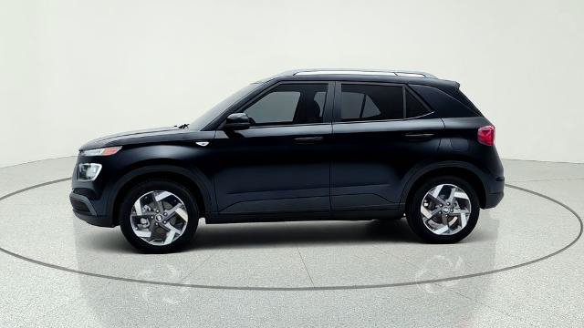 Used 2025 Hyundai Venue SEL FWD image 4