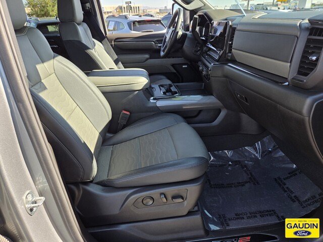 Used 2024 Chevrolet Silverado 2500 ZR2 w/ Technology Package AWD/4WD image 16