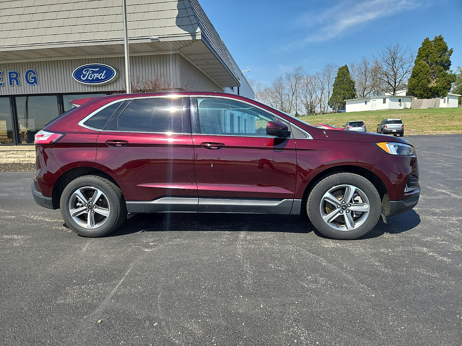 Certified 2024 Ford Edge SEL w/ Convenience Package AWD/4WD image 2