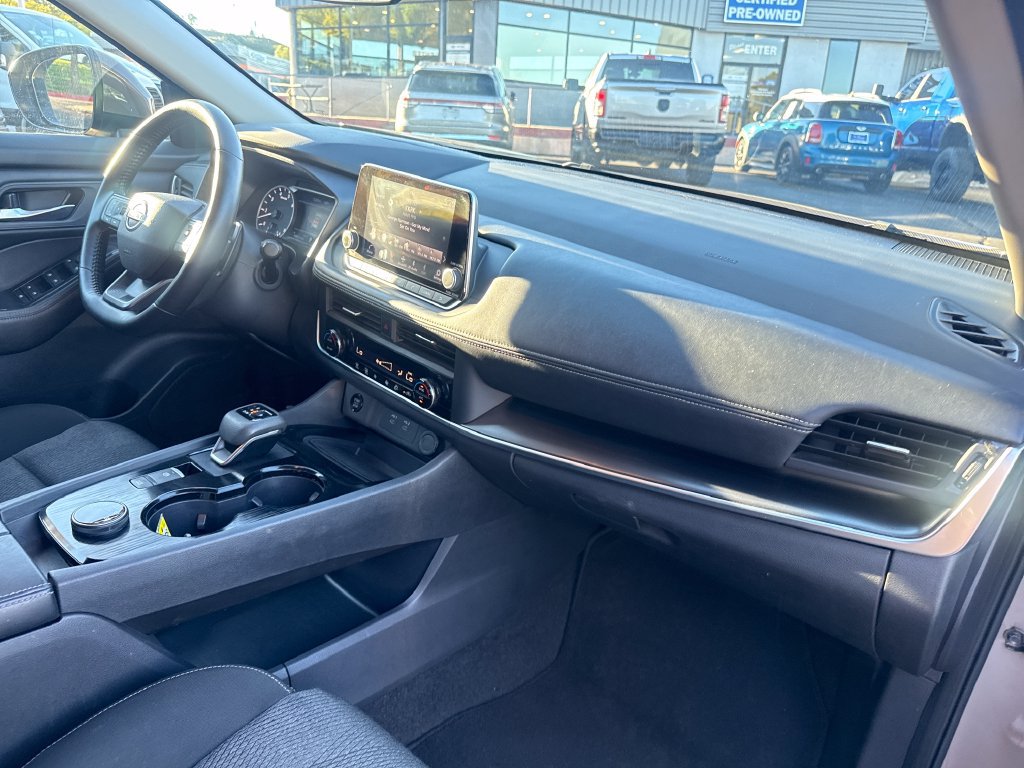 Used 2025 Nissan Rogue SV AWD/4WD image 29