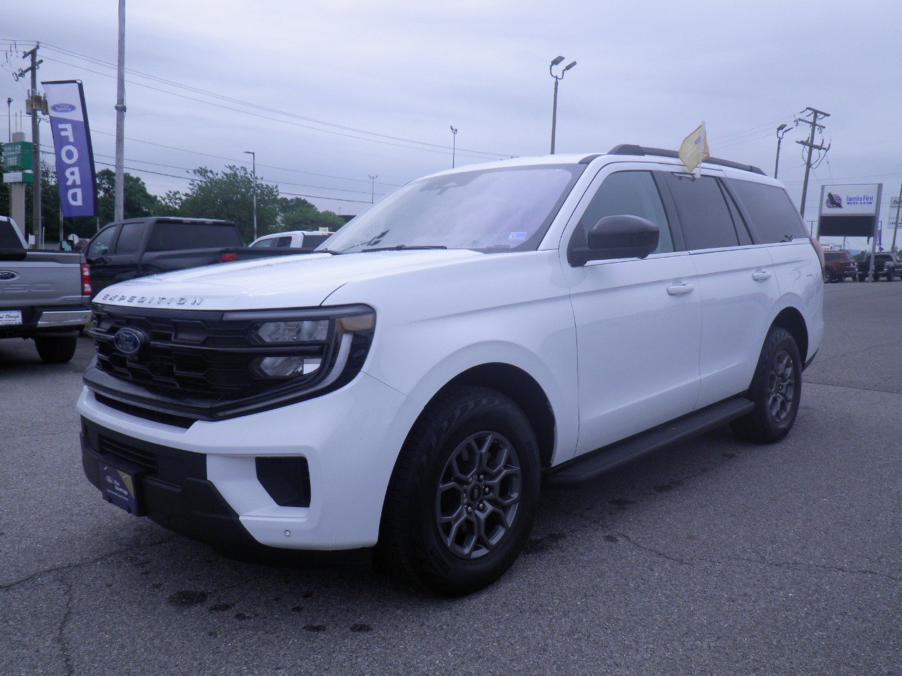 Certified 2025 Ford Expedition Active AWD/4WD image 2