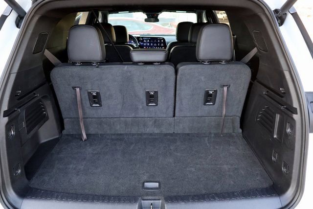 Used 2025 Chevrolet Traverse LT image 23
