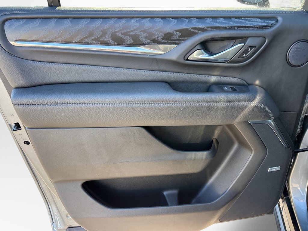 Used 2023 GMC Yukon XL Denali AWD/4WD image 18