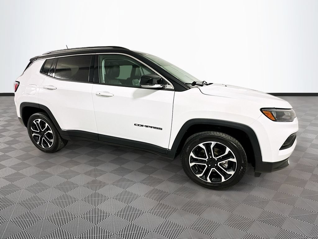 Used 2022 Jeep Compass Limited w/ Sun and Sound Group AWD/4WD image 11