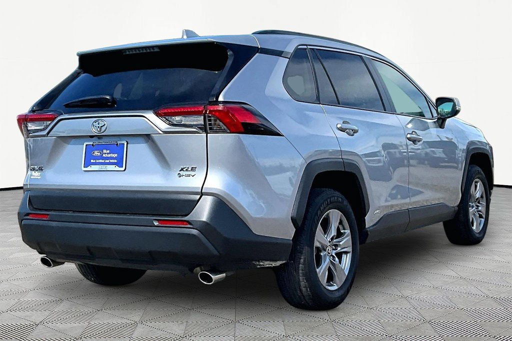 Used 2025 Toyota RAV4 XLE w/ Convenience Package AWD/4WD image 2