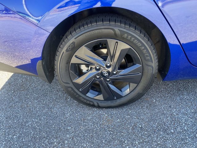 Used 2023 Hyundai Elantra SEL FWD image 9