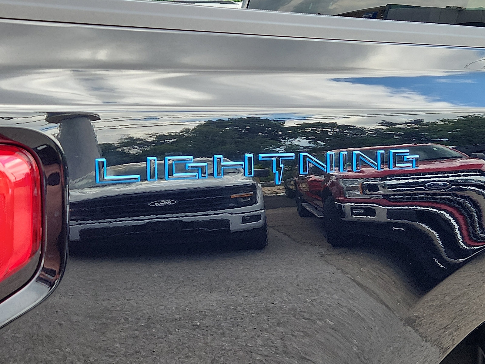 Certified 2025 Ford F150 Lightning XLT AWD/4WD image 30