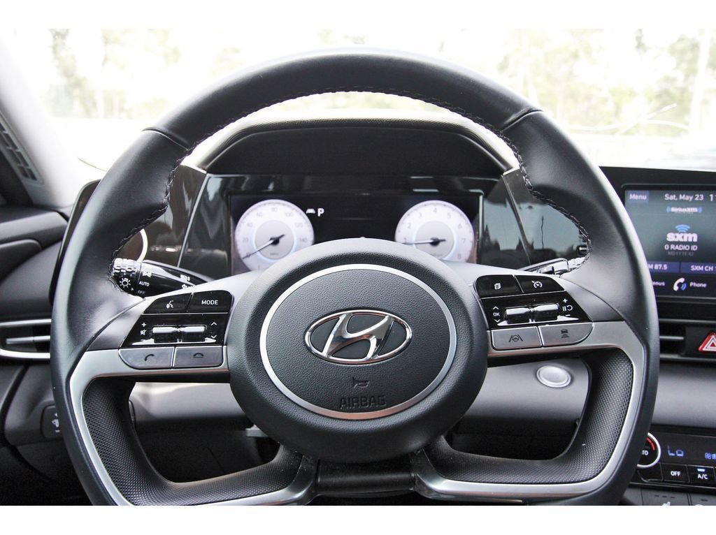 Used 2022 Hyundai Elantra SEL w/ Convenience Package FWD image 16