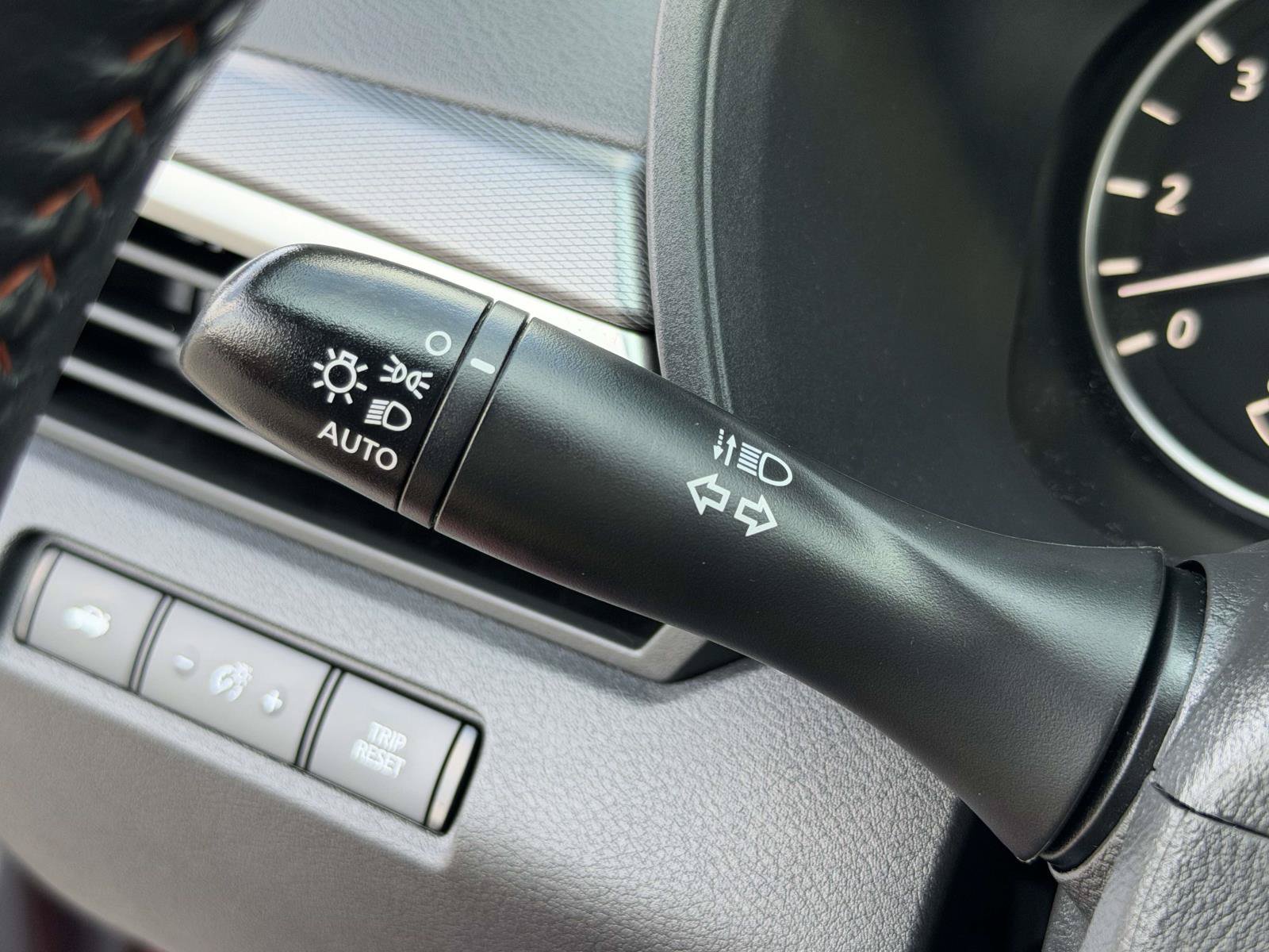 Used 2023 Nissan Altima 2.5 SR AWD/4WD image 16