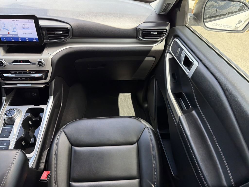 Certified 2022 Ford Explorer XLT w/ Equipment Group 202A image 15