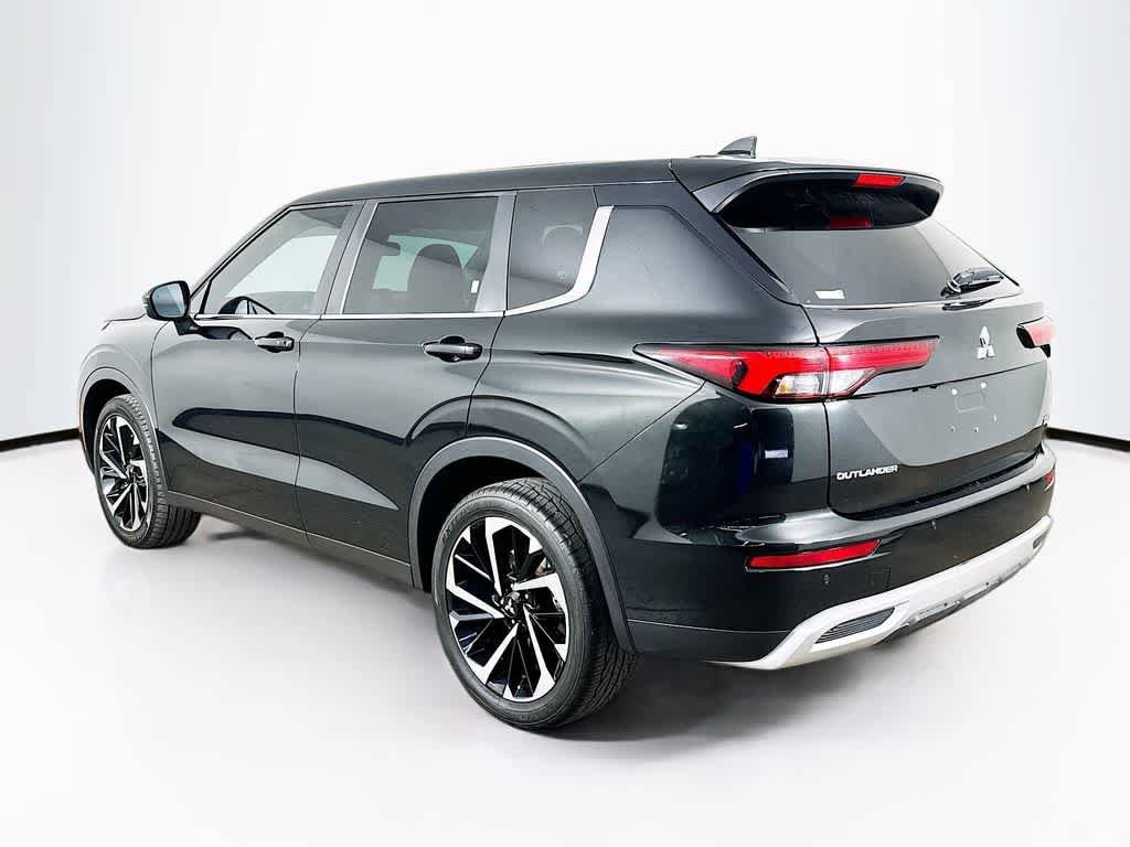 Used 2023 Mitsubishi Outlander SE FWD image 4