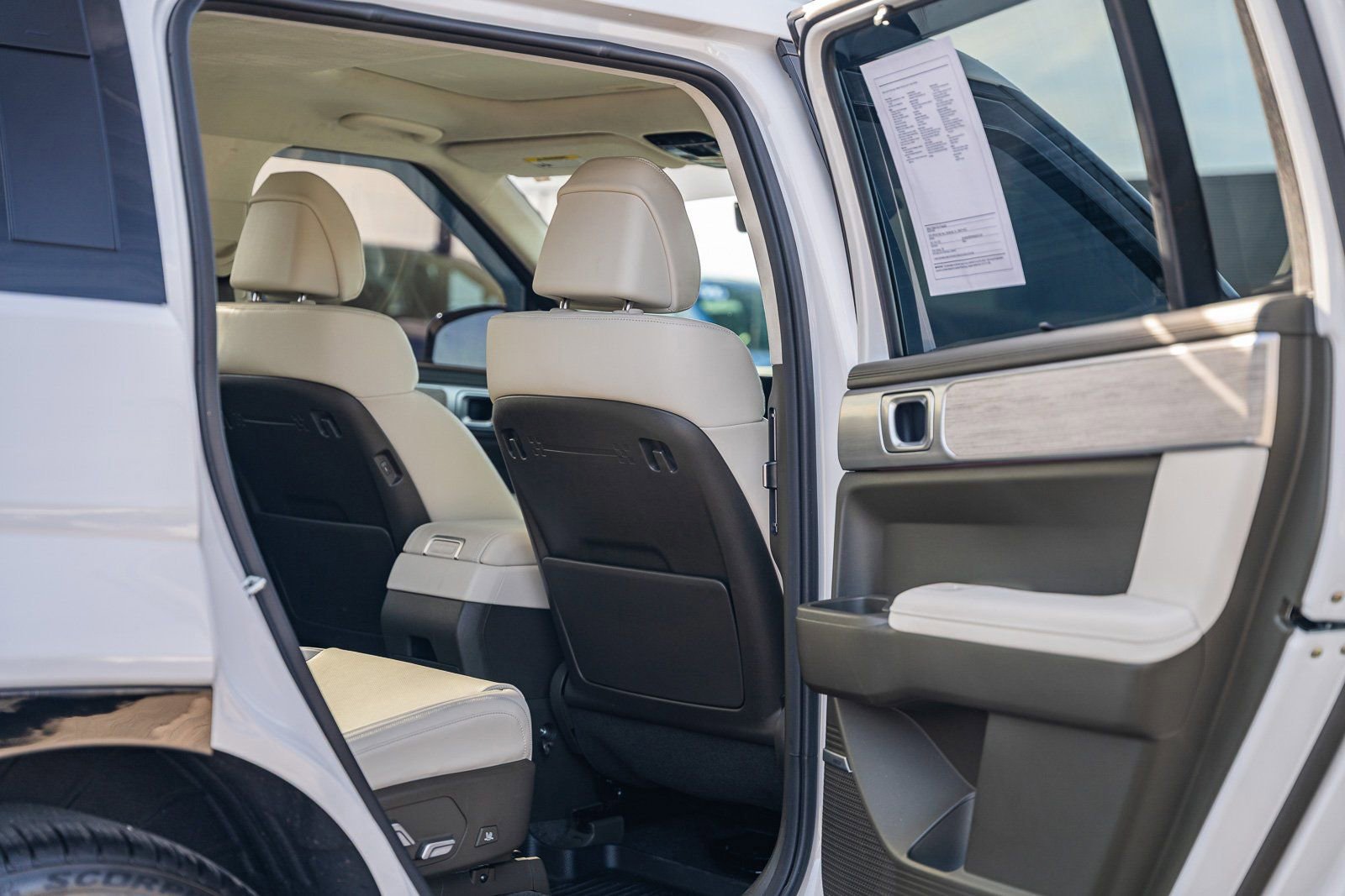 Used 2025 Hyundai Santa Fe Calligraphy w/ Tow & Go Package image 21