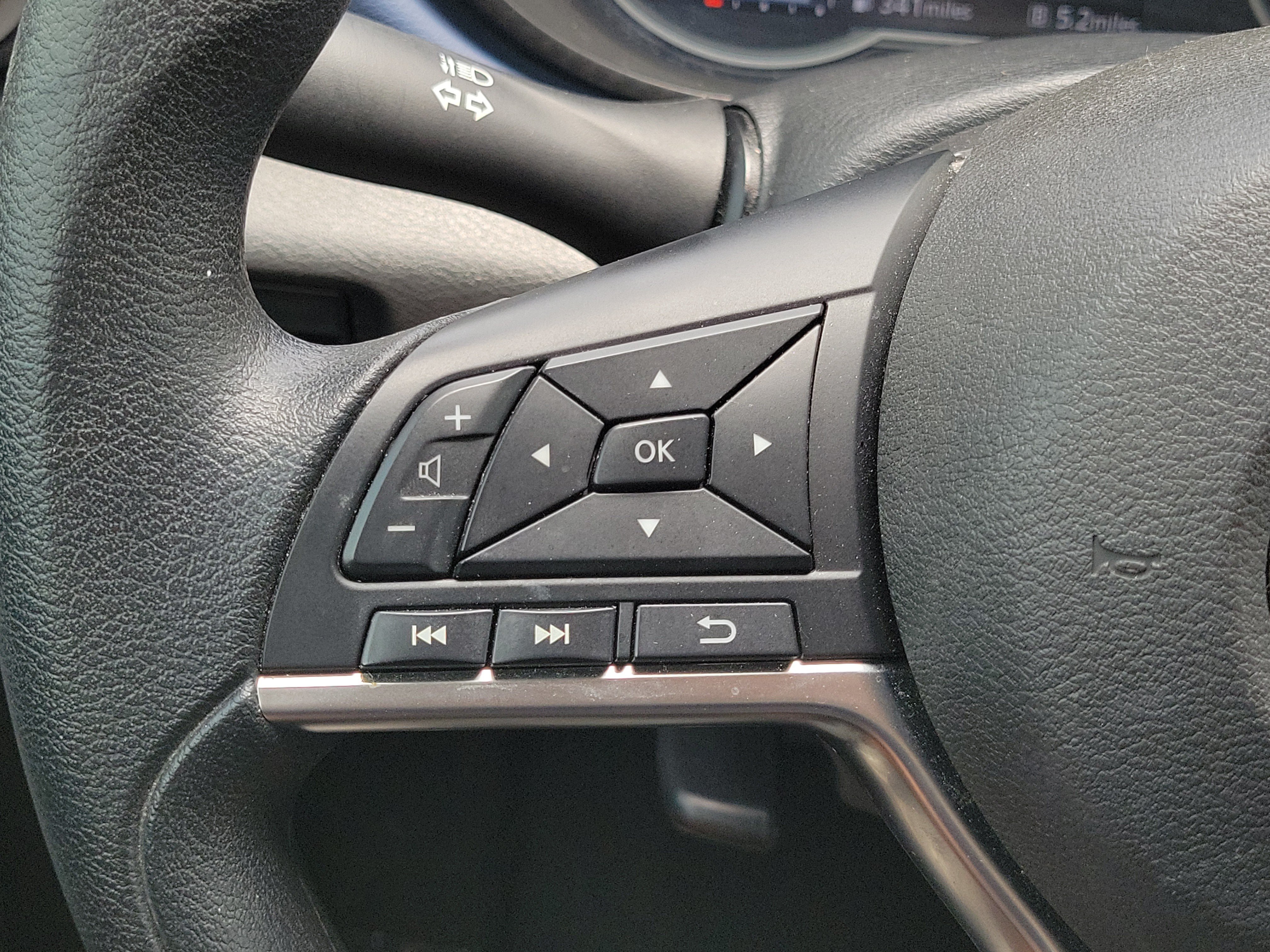 Used 2024 Nissan Versa SV w/ Trunk Package FWD image 25