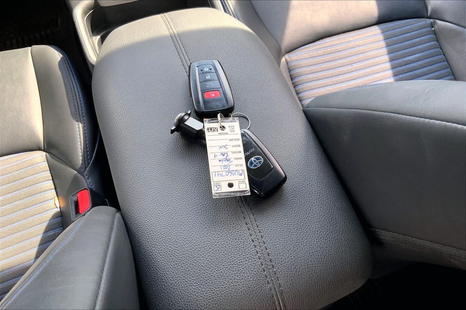 Used 2021 Toyota RAV4 XSE AWD/4WD image 15